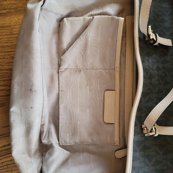 Michael Kors Jet Set Travel - Picture 7 of 13